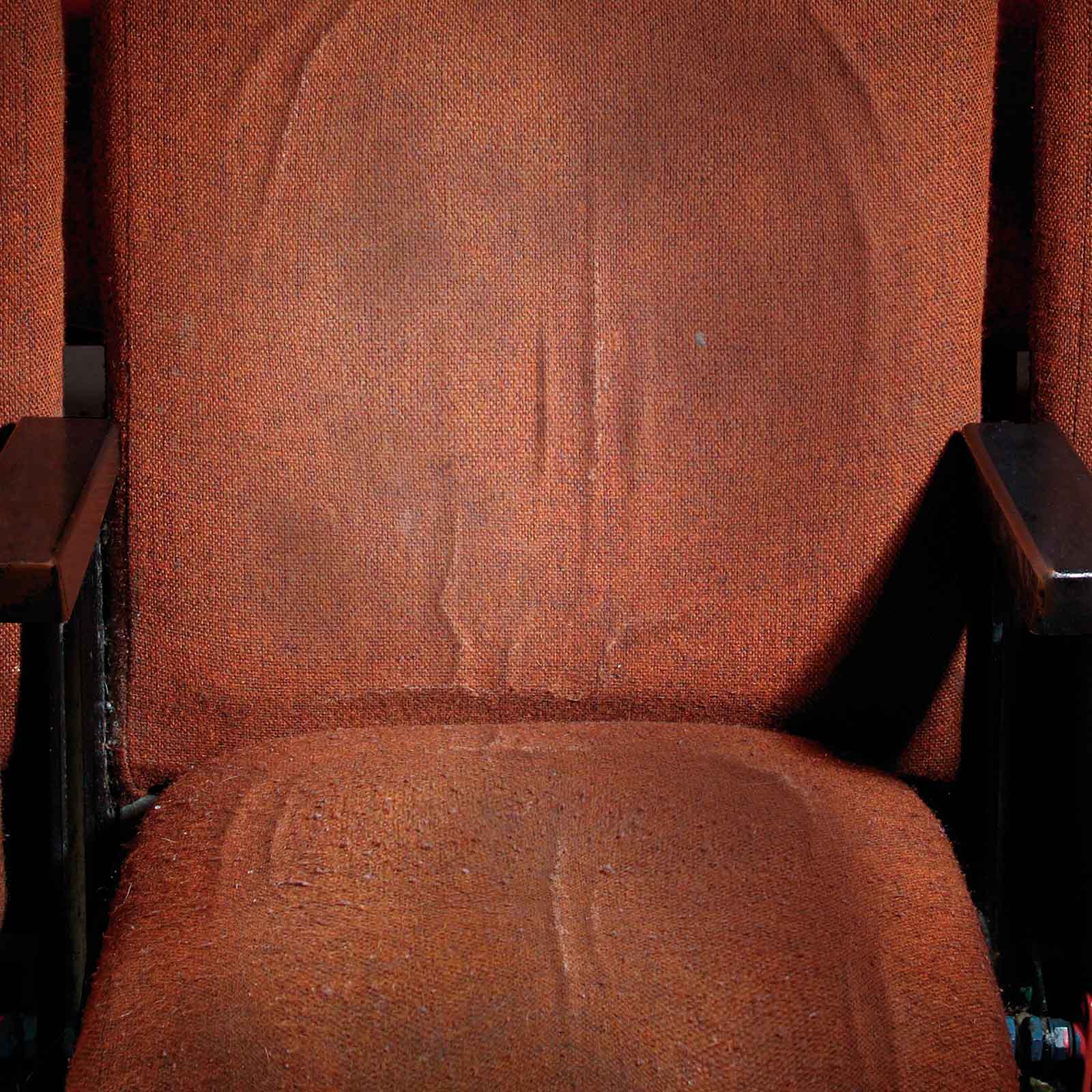 Photoshop   worn theatre chair Thumbnail 1600px